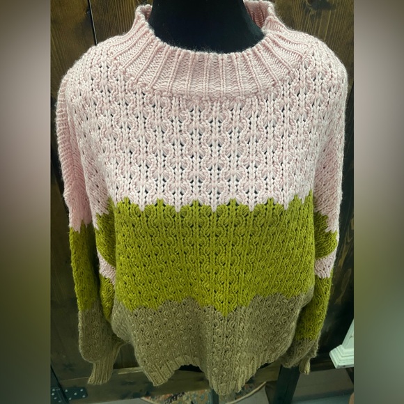ColorBlock Knit Sweater - Picture 6 of 9